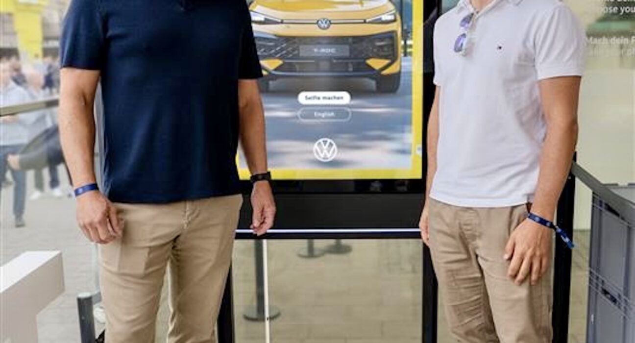 KINEWS24.de - VW Selfie-Box auf der IAA 2025